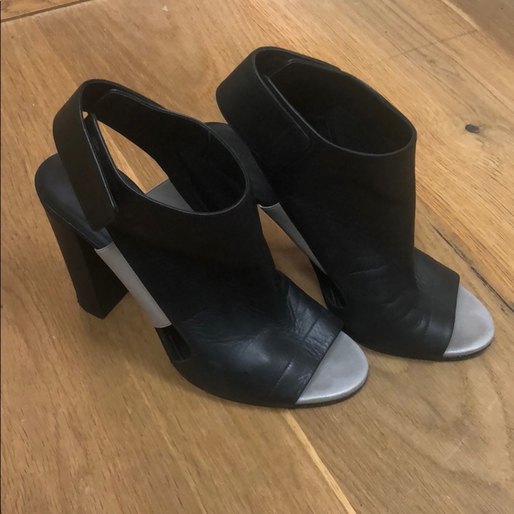 VINCE Velcro Back Heeled Mules Sz 9